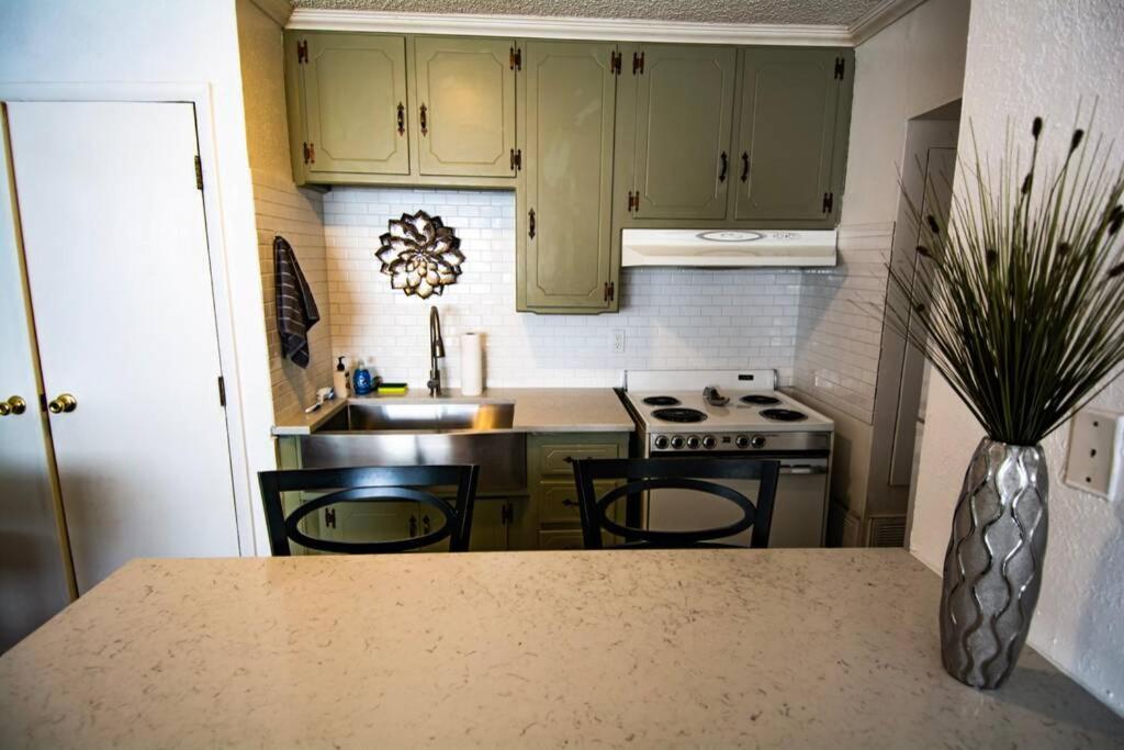 Central Automobile Alley Modern 1Bdr - Wifi Оклахома Сити Екстериор снимка